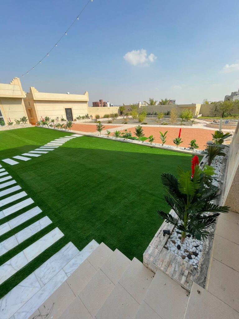 تركيب العشب الصناعي